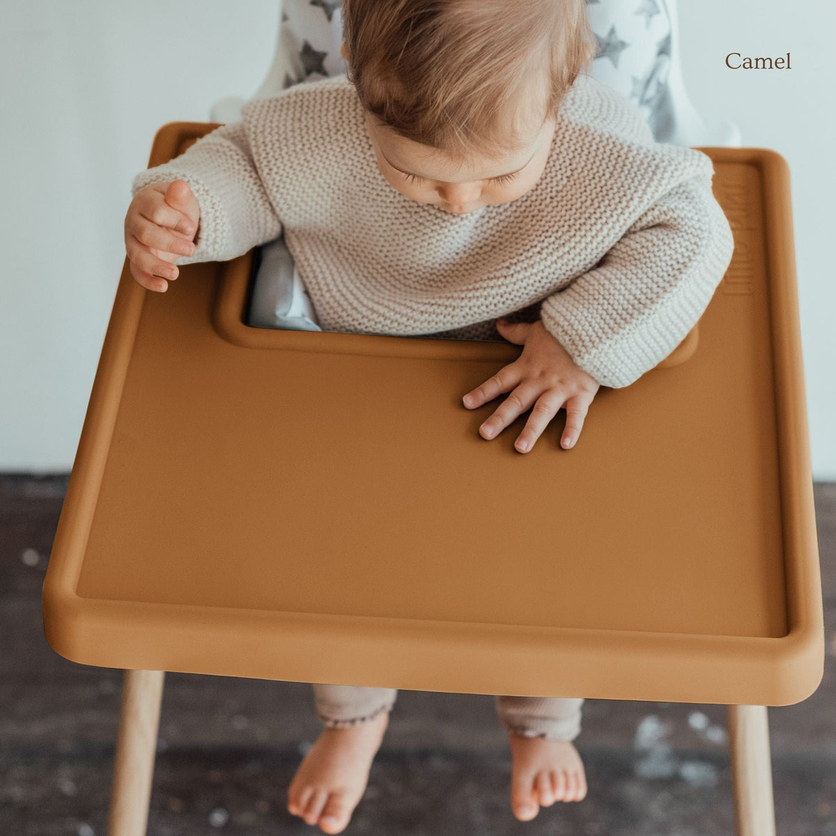 Side angle of Little Puku silicone mantel individual on Antilop tray showing perfect flush fit with no gaps